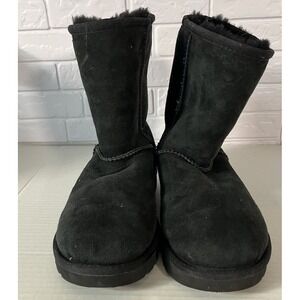 Ugg‎ Black Short Classic Boots Size Women's Sz 6